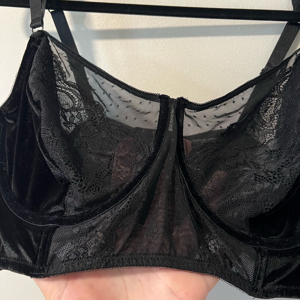 Torrid Velour And Lace Underwire Bra - Picture 3 of 9